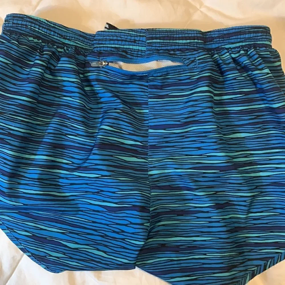 NIKE, running shorts, built in liner, draw cord and vent side, great condition - Picture 6 of 10
